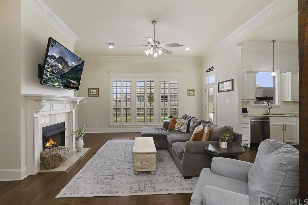 7323 Bessie Dr