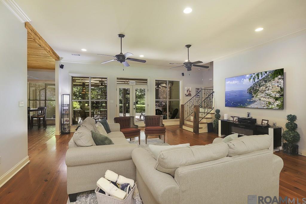 8567 Pin Oak Dr