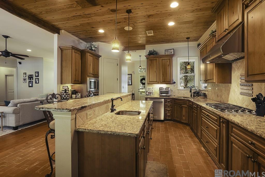 8567 Pin Oak Dr