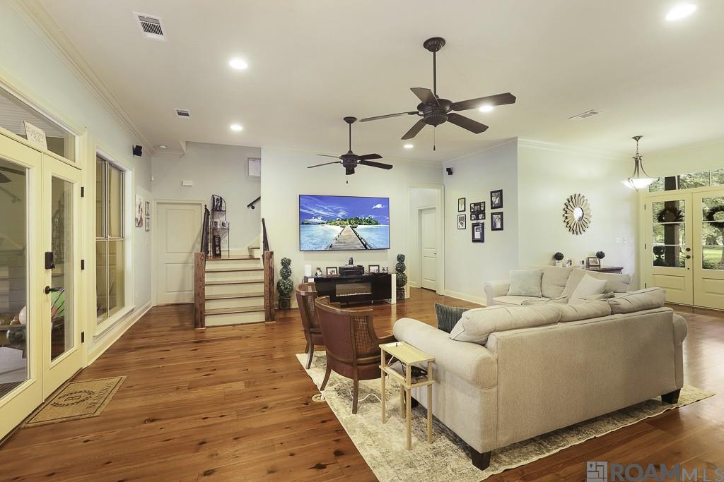 8567 Pin Oak Dr