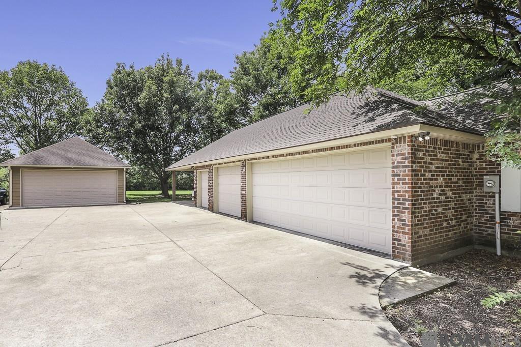 8567 Pin Oak Dr