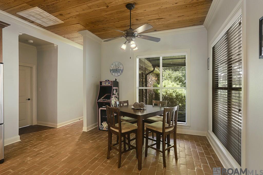 8567 Pin Oak Dr