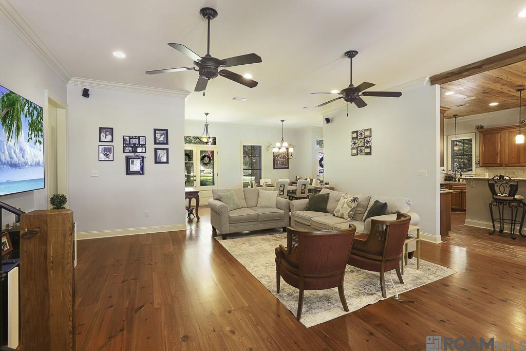 8567 Pin Oak Dr