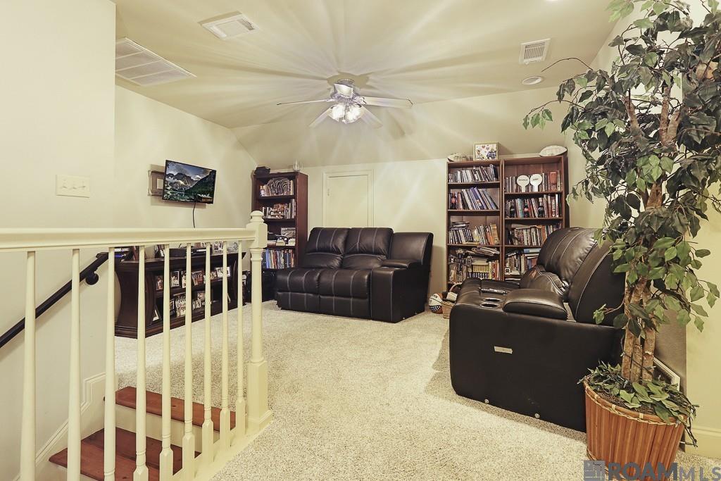 8567 Pin Oak Dr