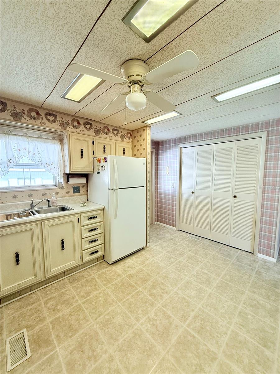 622 ELIZABETH LN