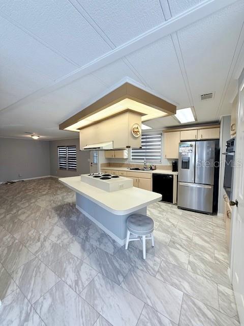 1011 ELIZABETH LN