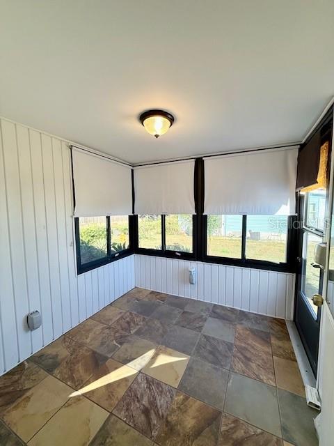 1011 ELIZABETH LN