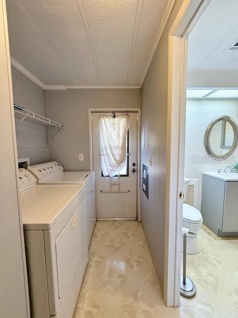 1011 ELIZABETH LN