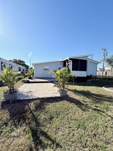 1011 ELIZABETH LN