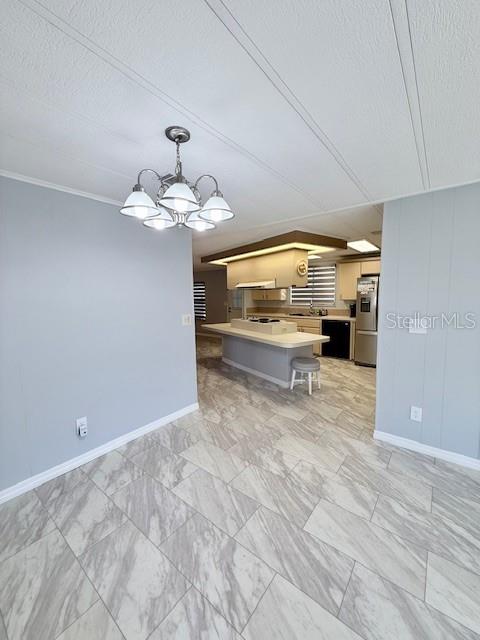 1011 ELIZABETH LN
