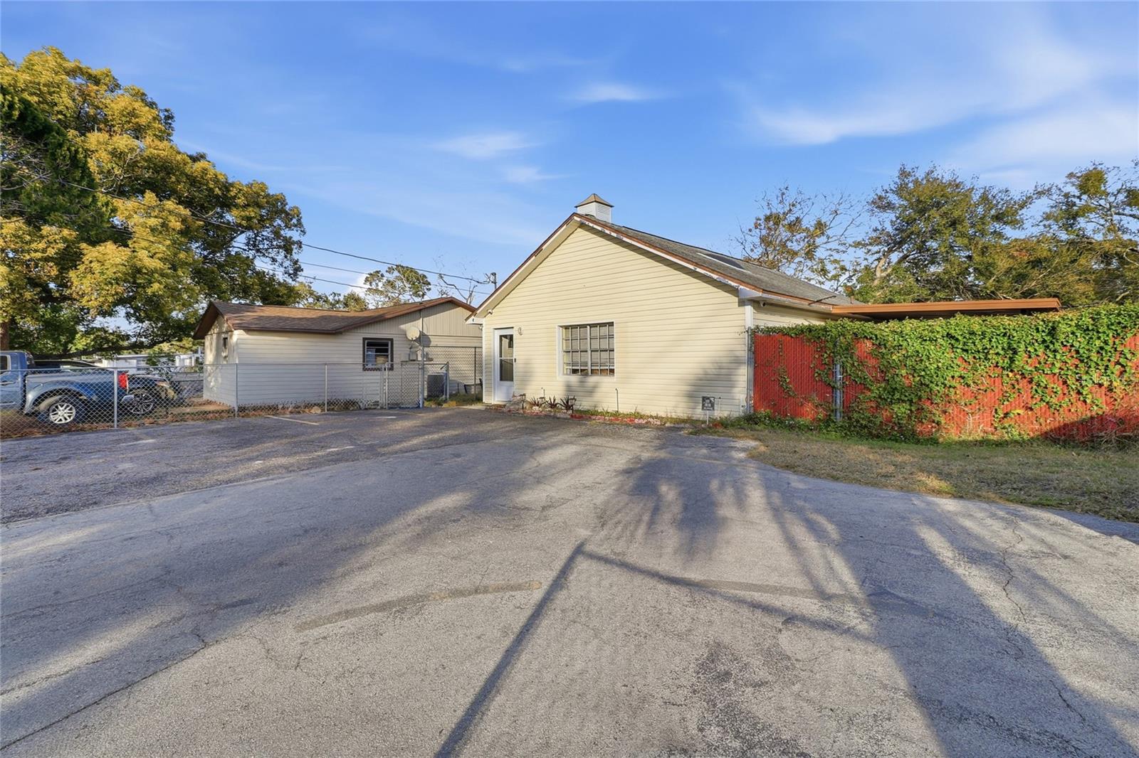 11004 MARTHA AVE