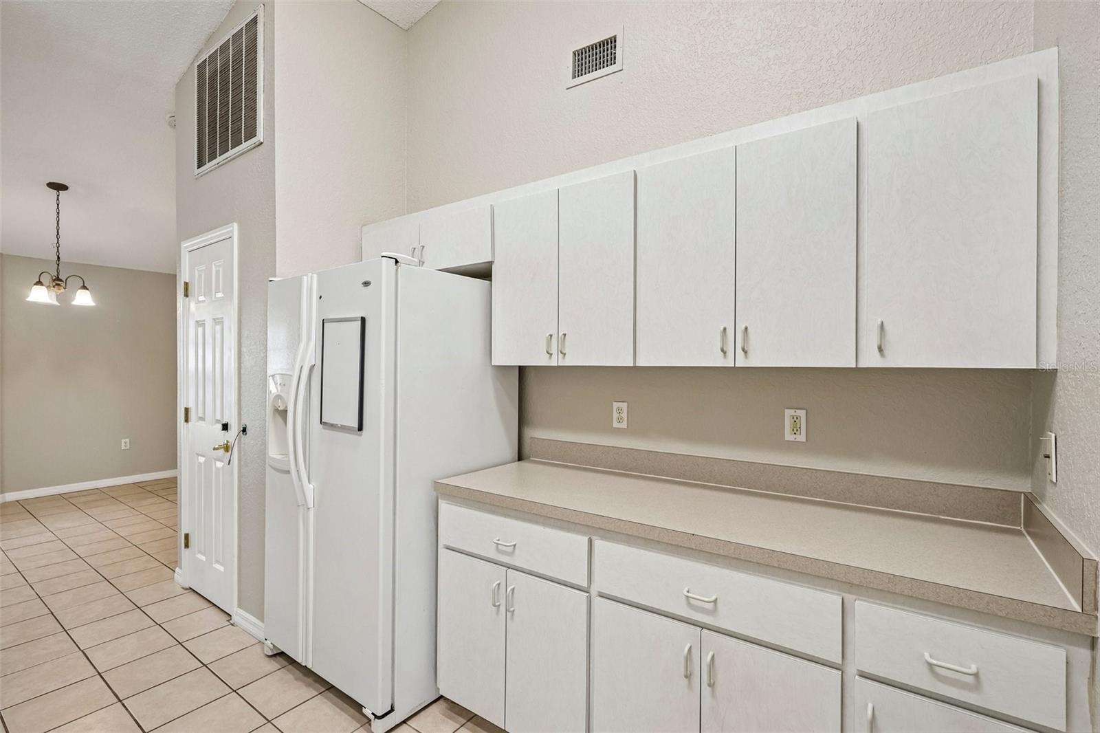 4871 CEDAR VIEW DR