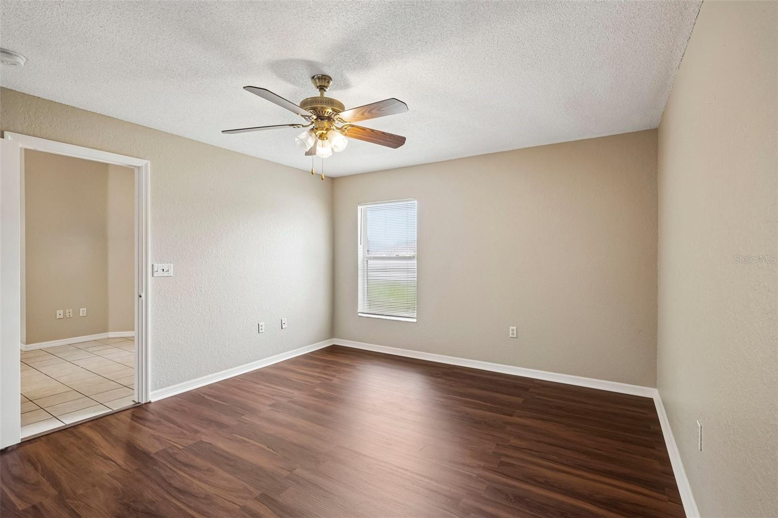 4871 CEDAR VIEW DR