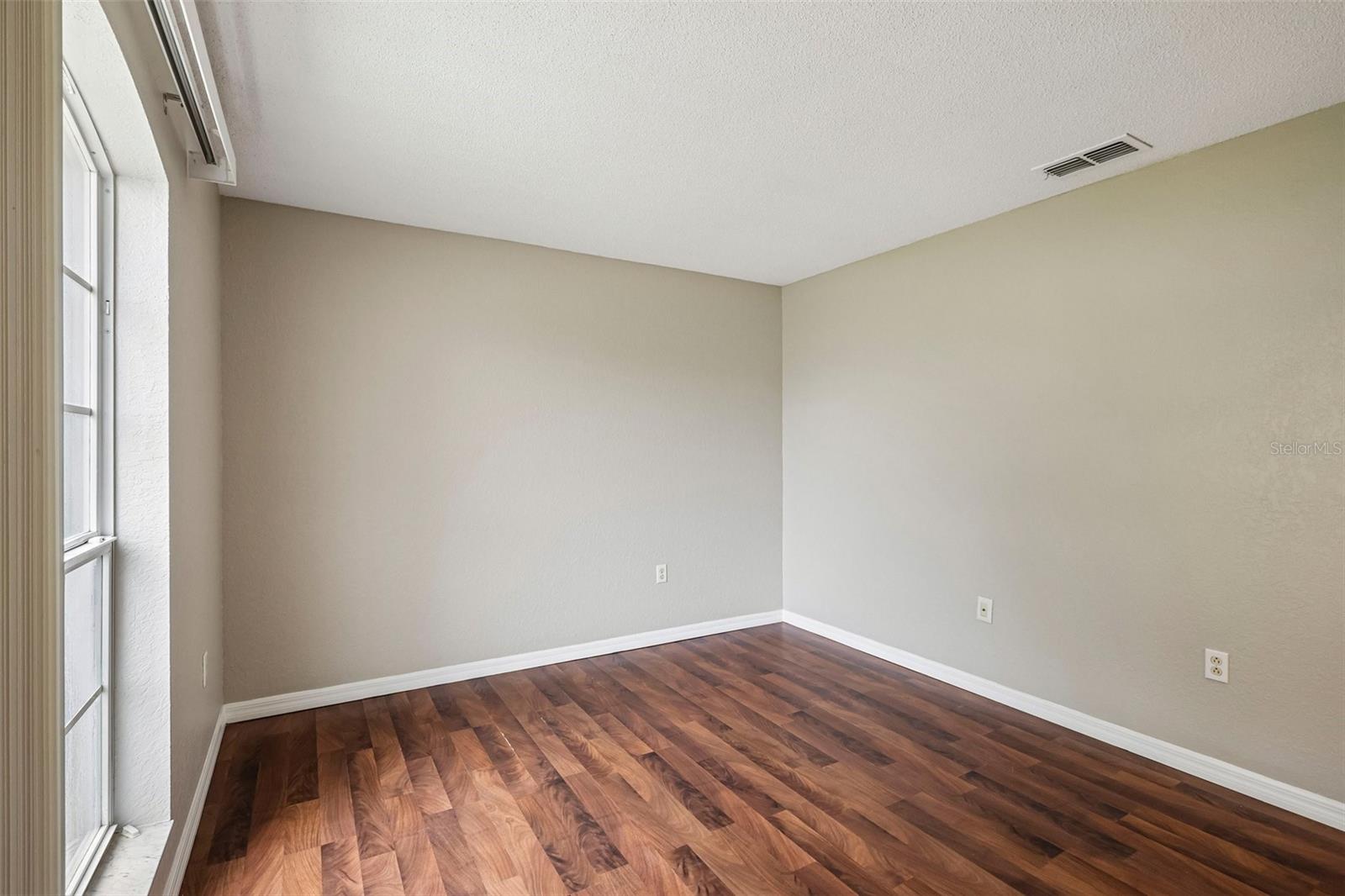4871 CEDAR VIEW DR
