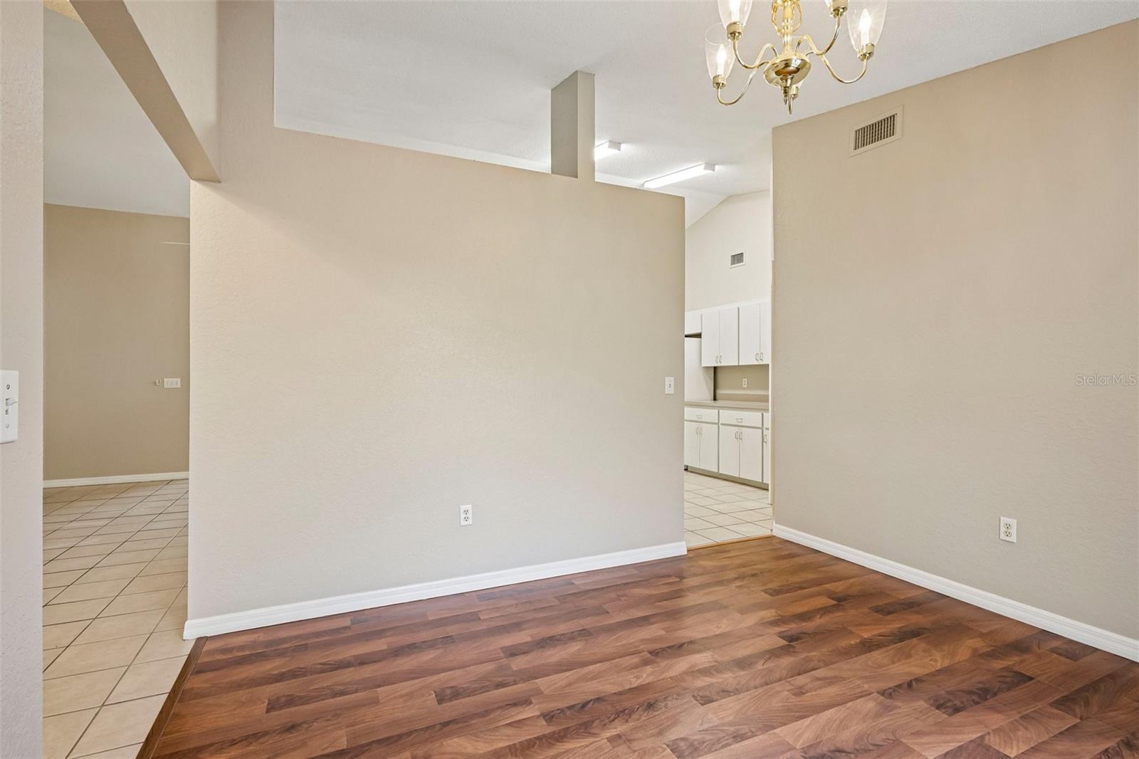 4871 CEDAR VIEW DR