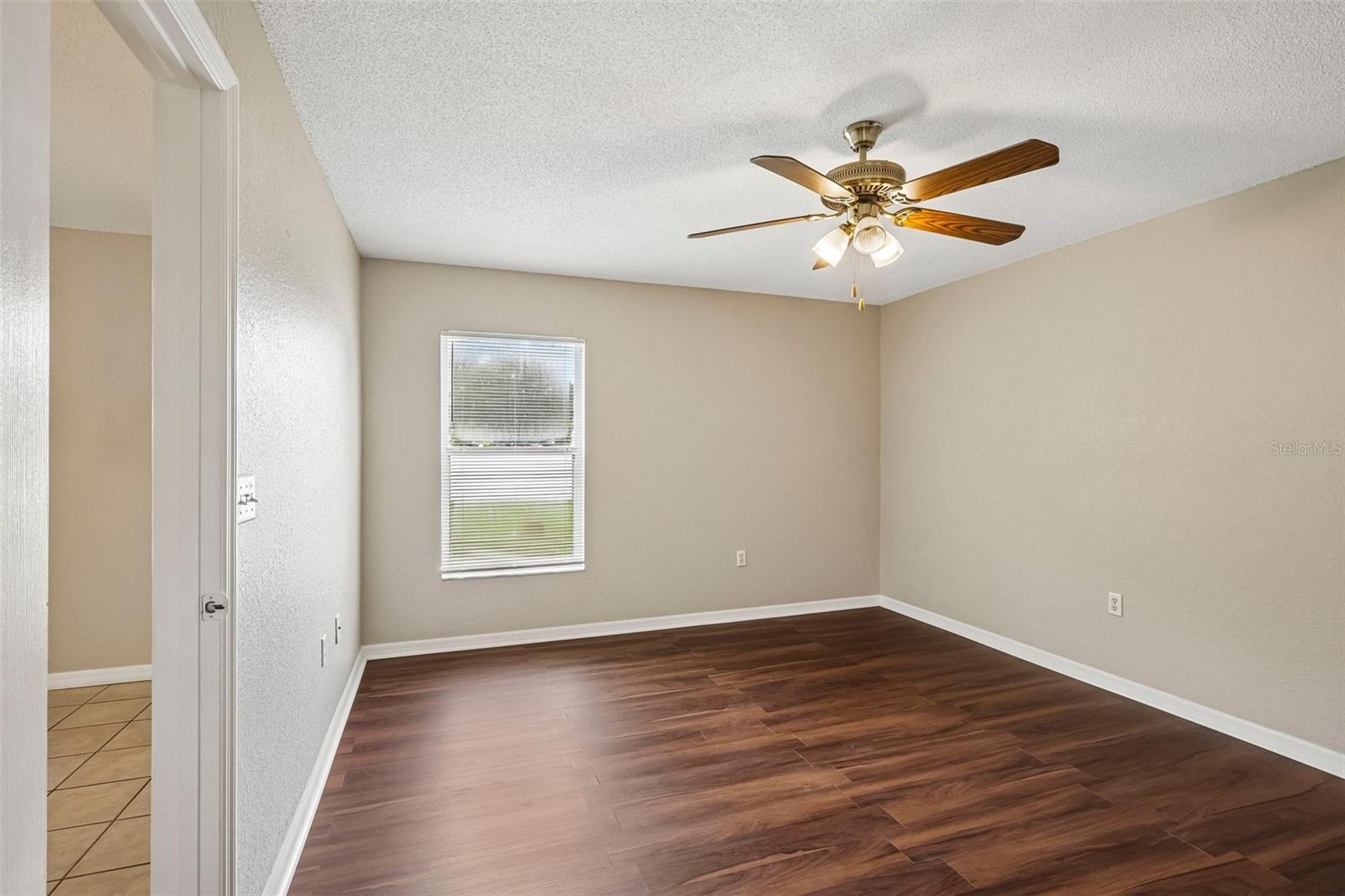 4871 CEDAR VIEW DR