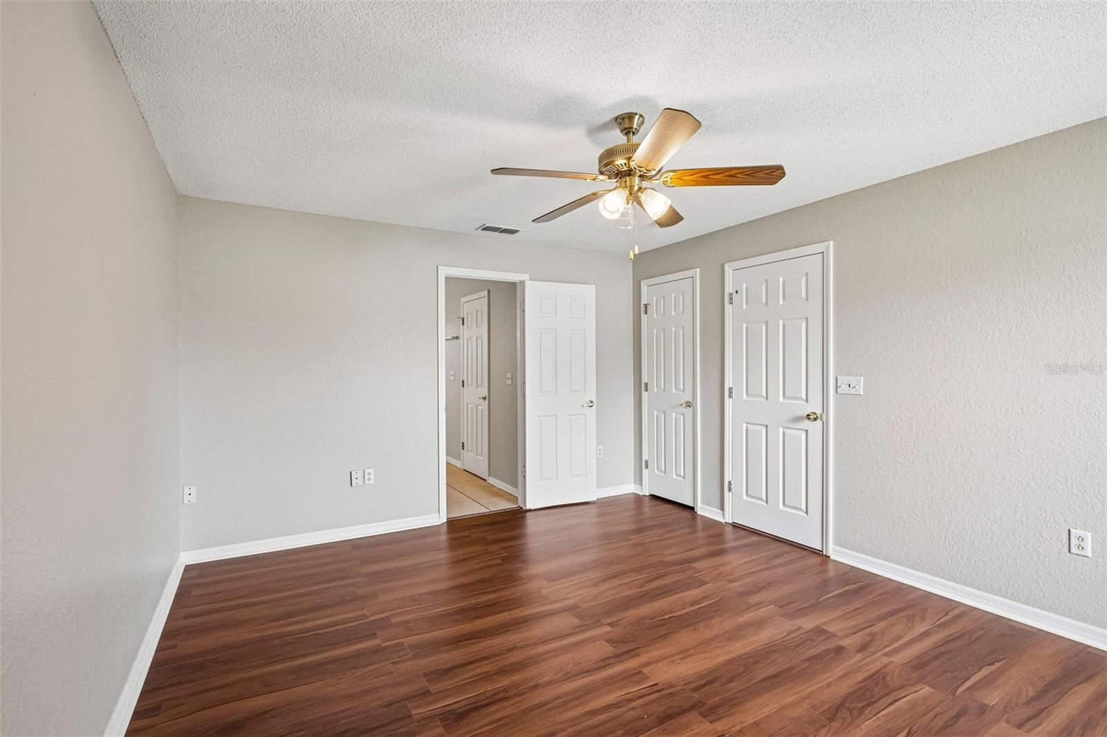 4871 CEDAR VIEW DR