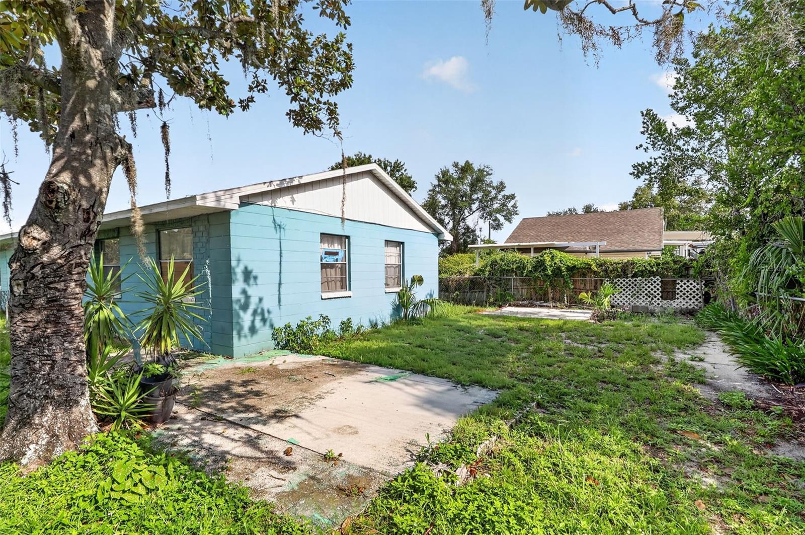 2215 EMMA ST