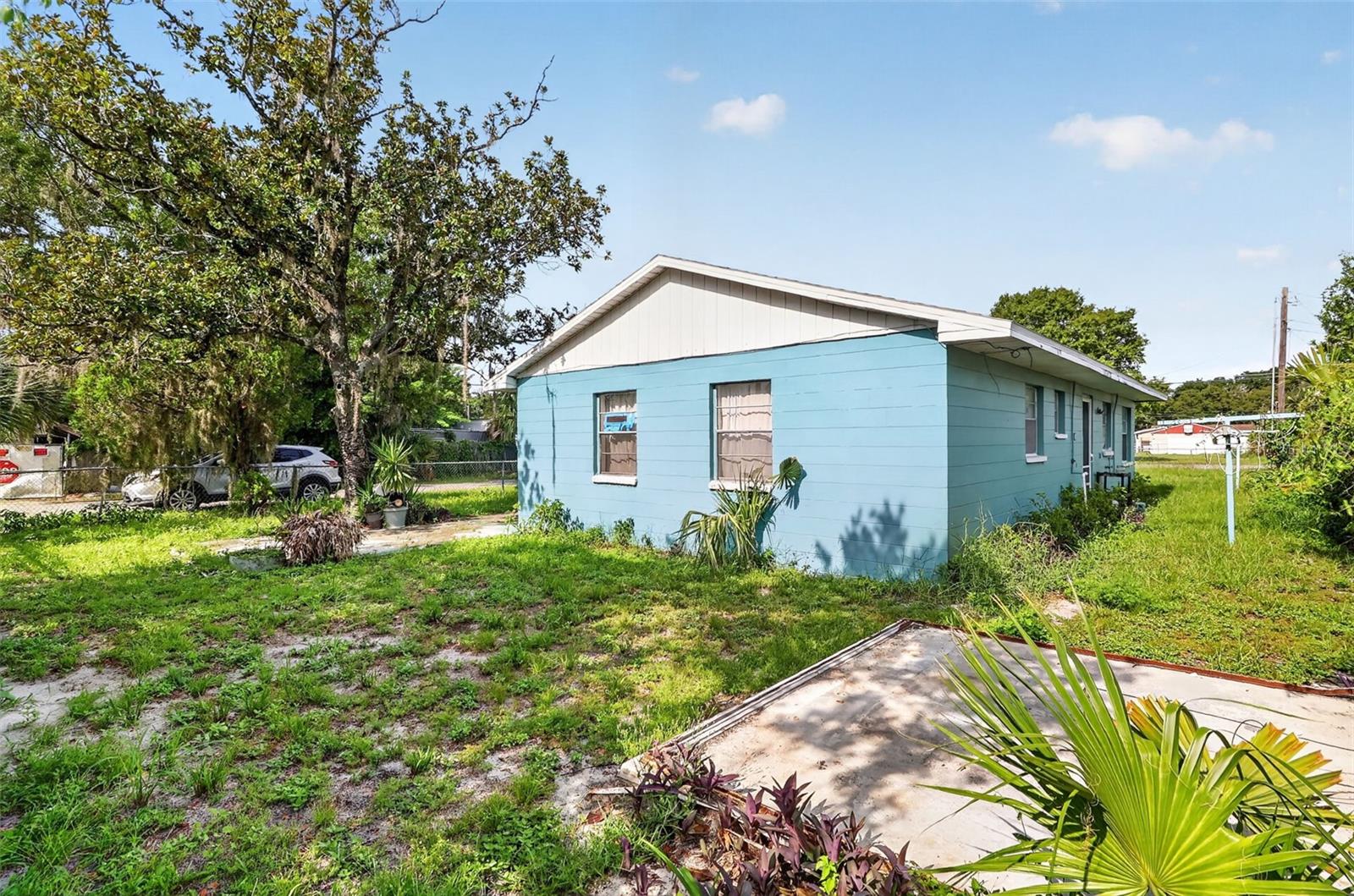 2215 EMMA ST
