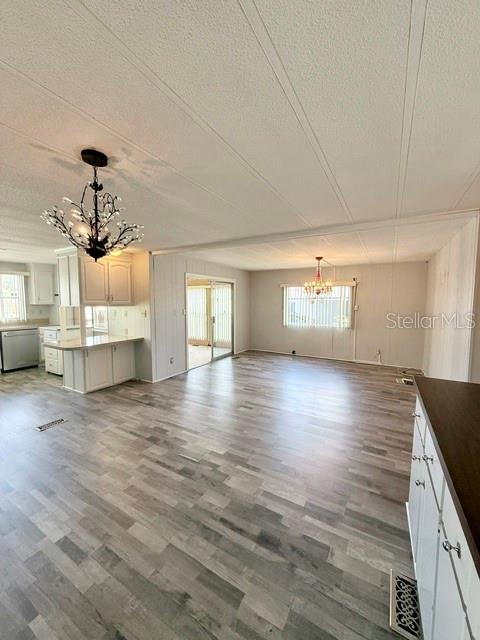 706 ELIZABETH LN