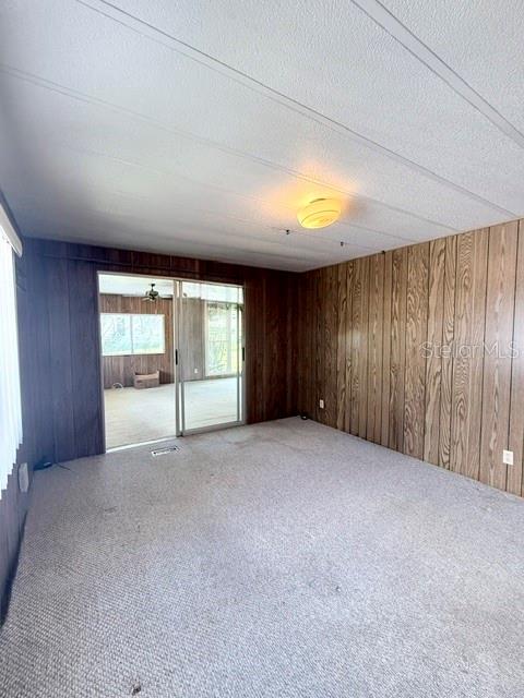 706 ELIZABETH LN