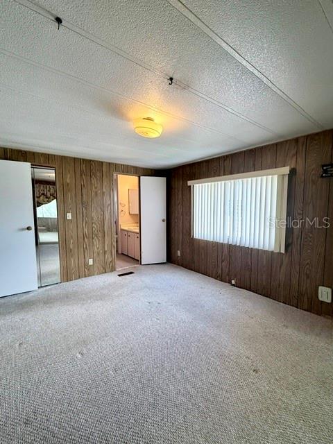 706 ELIZABETH LN