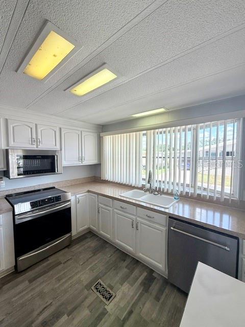 706 ELIZABETH LN