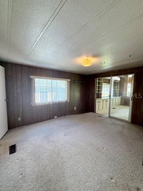 706 ELIZABETH LN