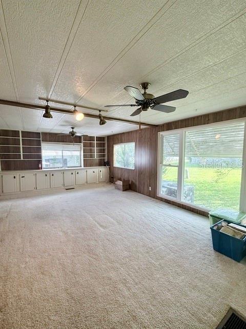 706 ELIZABETH LN