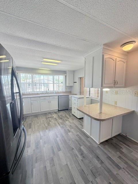 706 ELIZABETH LN
