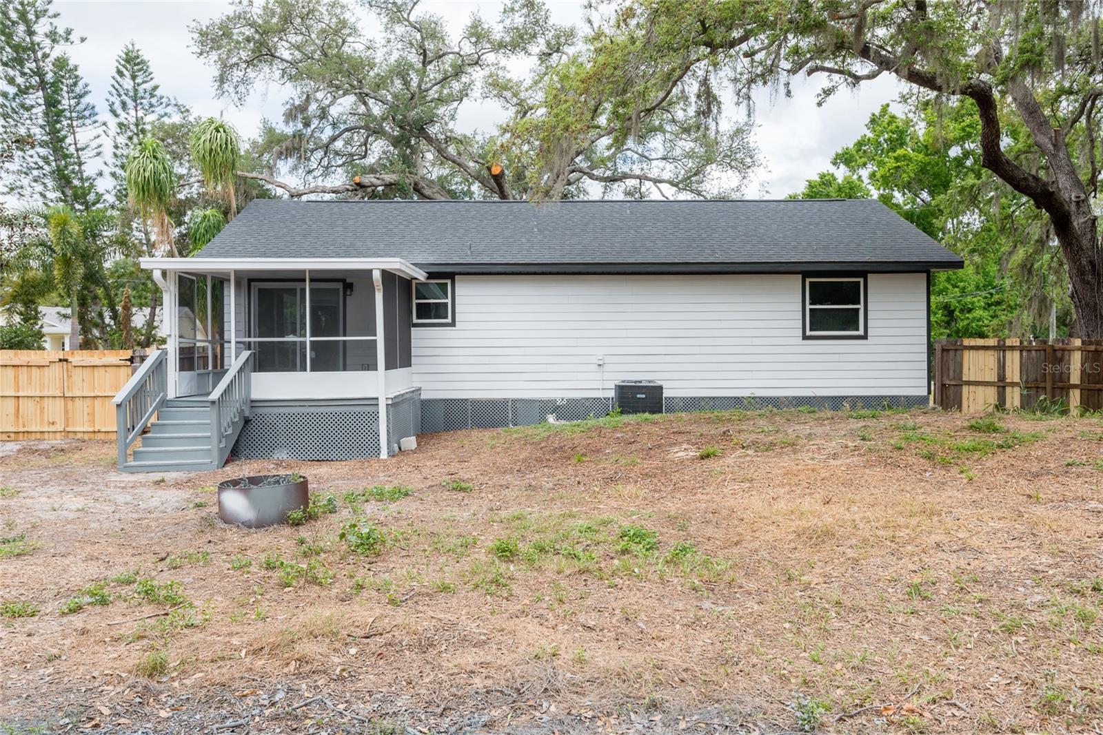 8812 DYER RD