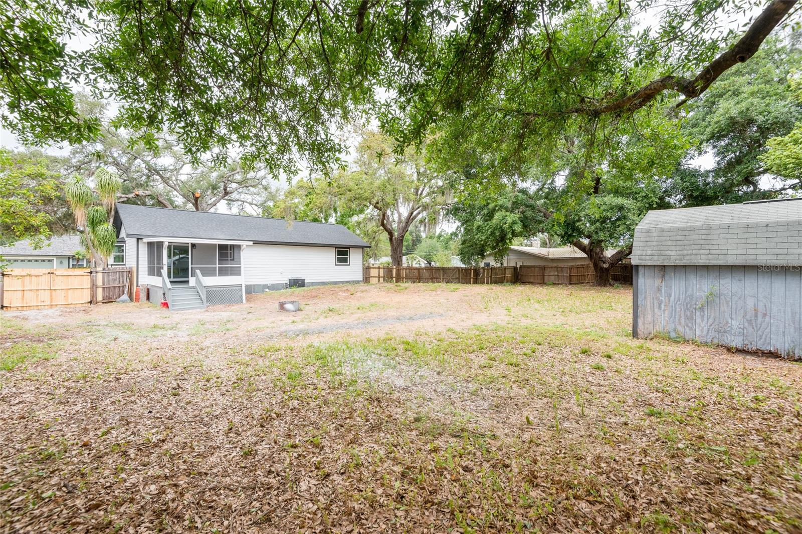 8812 DYER RD