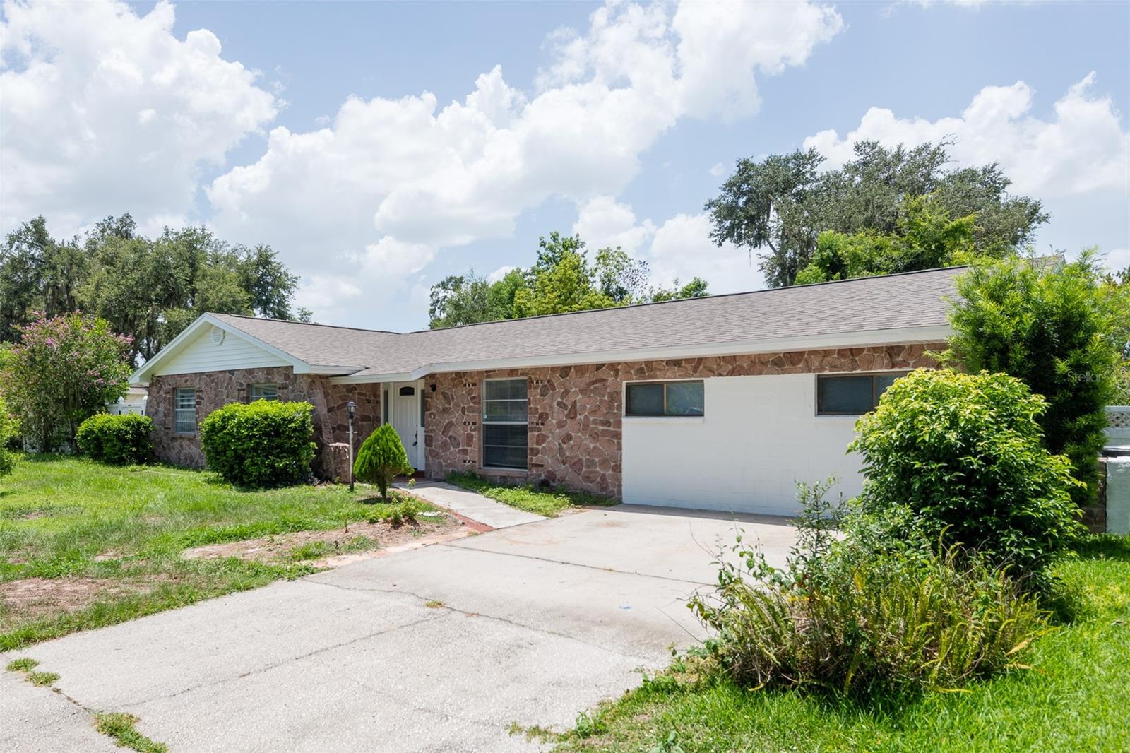 902 SHANGRI LA DR
