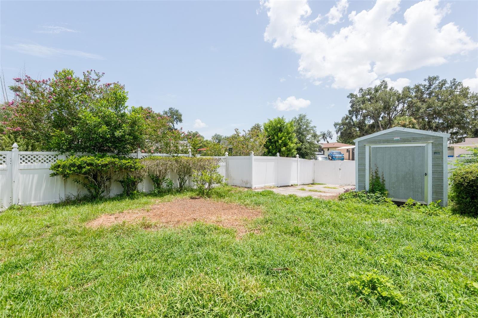 902 SHANGRI LA DR