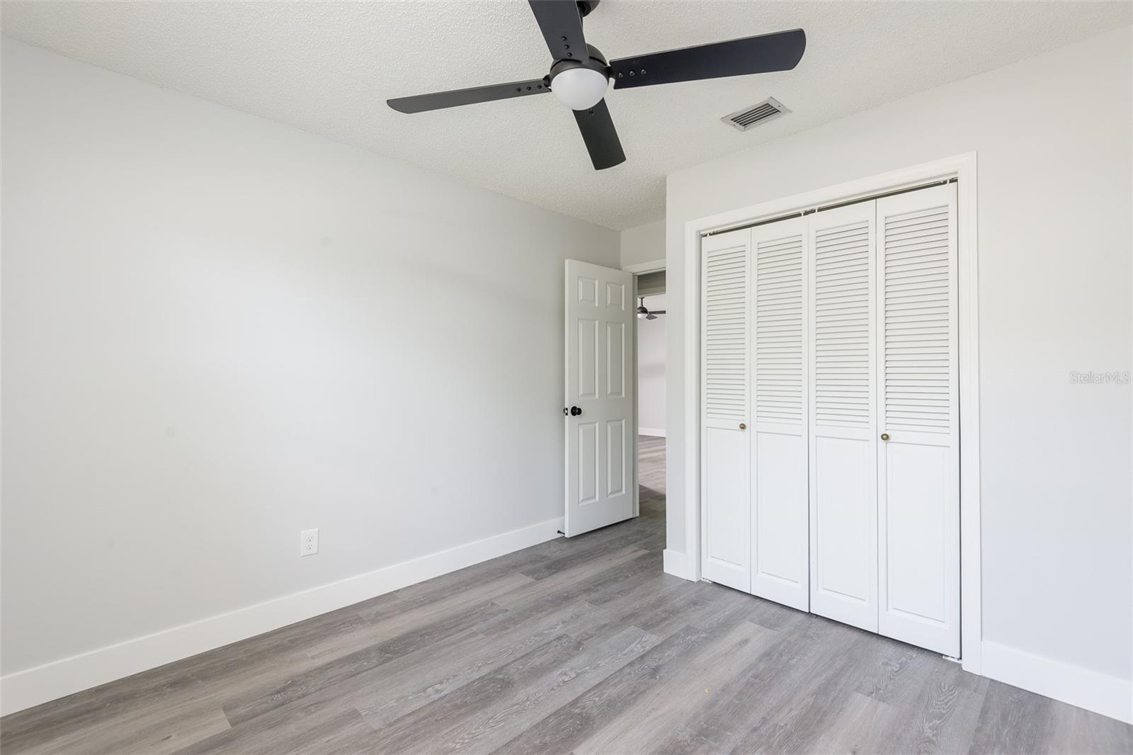902 SHANGRI LA DR