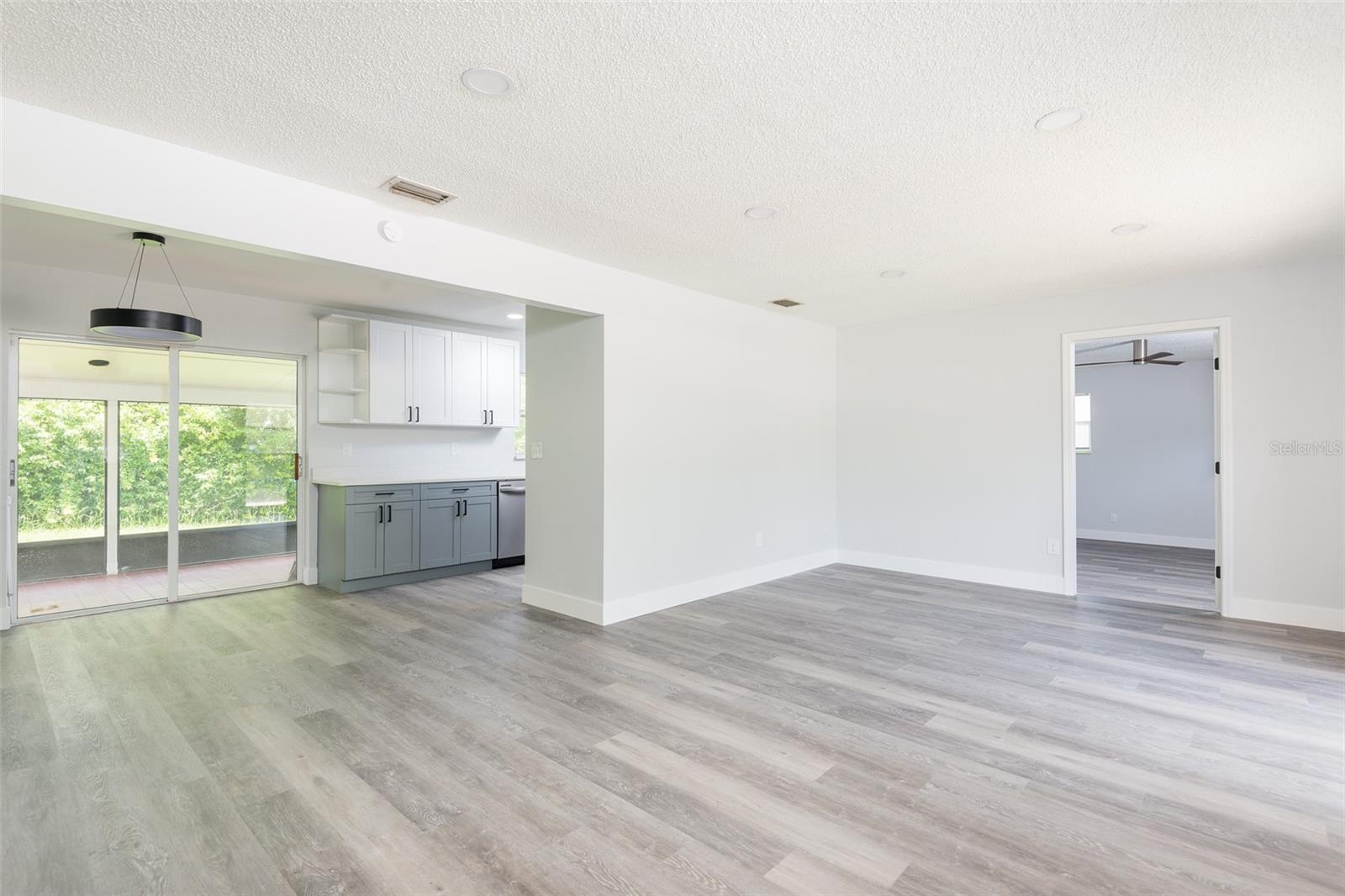 902 SHANGRI LA DR