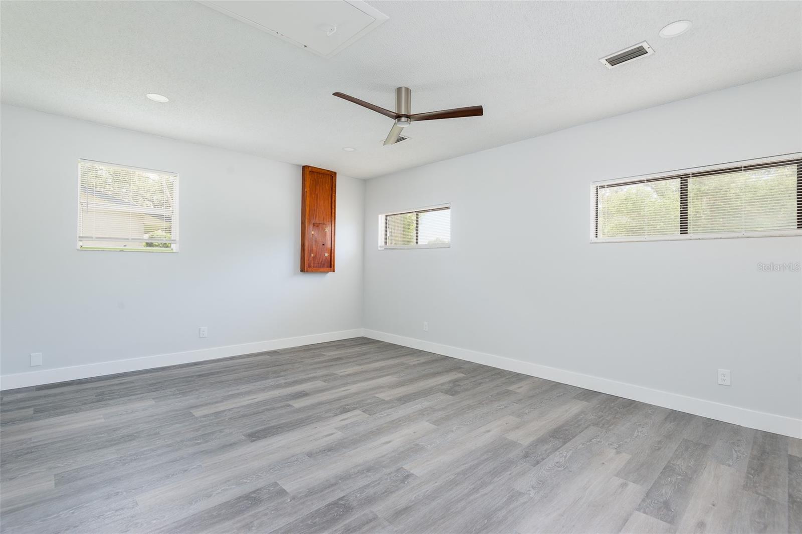 902 SHANGRI LA DR