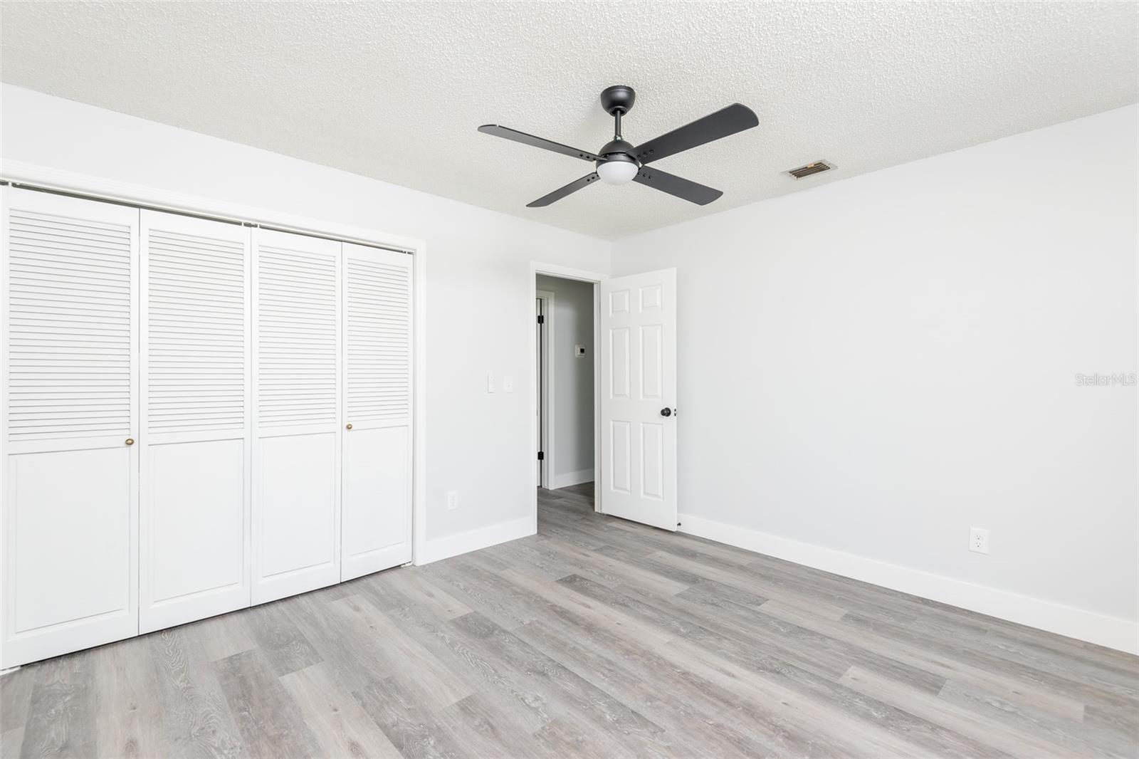902 SHANGRI LA DR