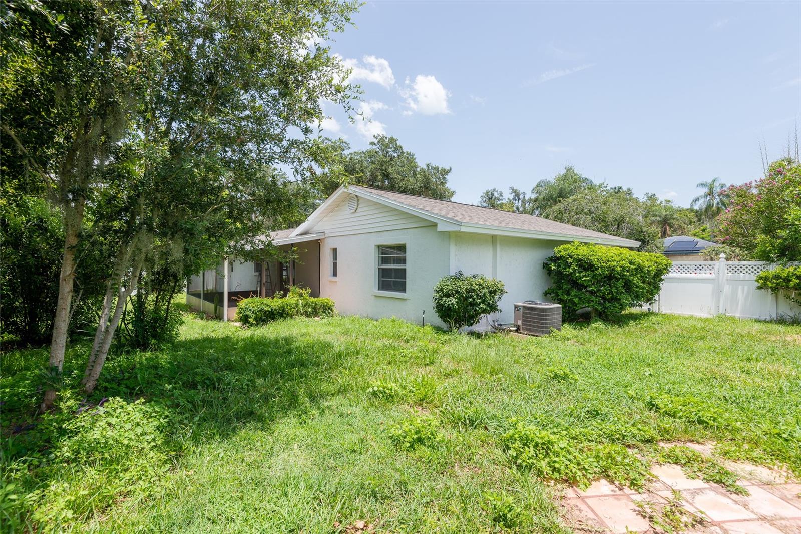 902 SHANGRI LA DR