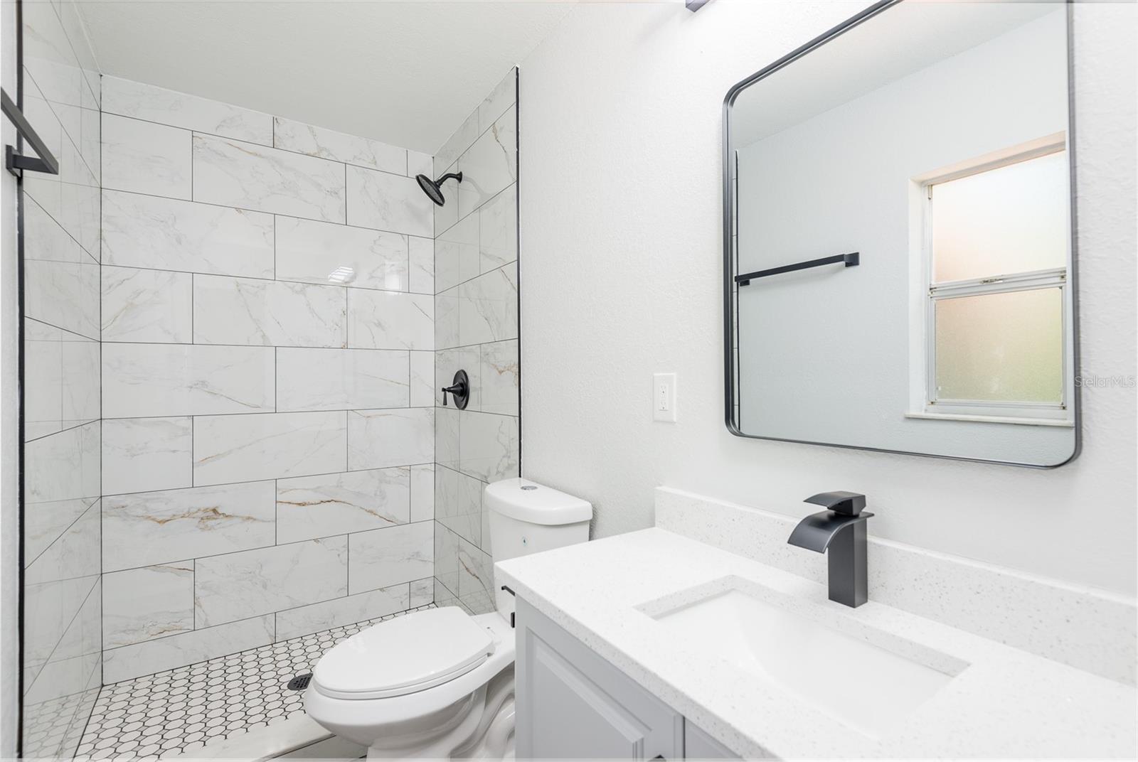 902 SHANGRI LA DR