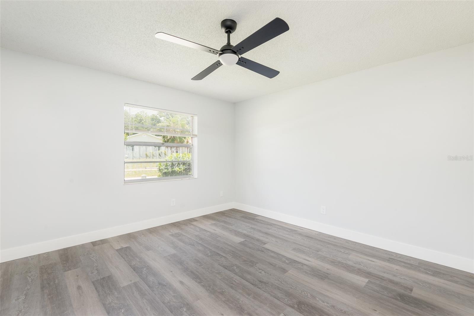 902 SHANGRI LA DR