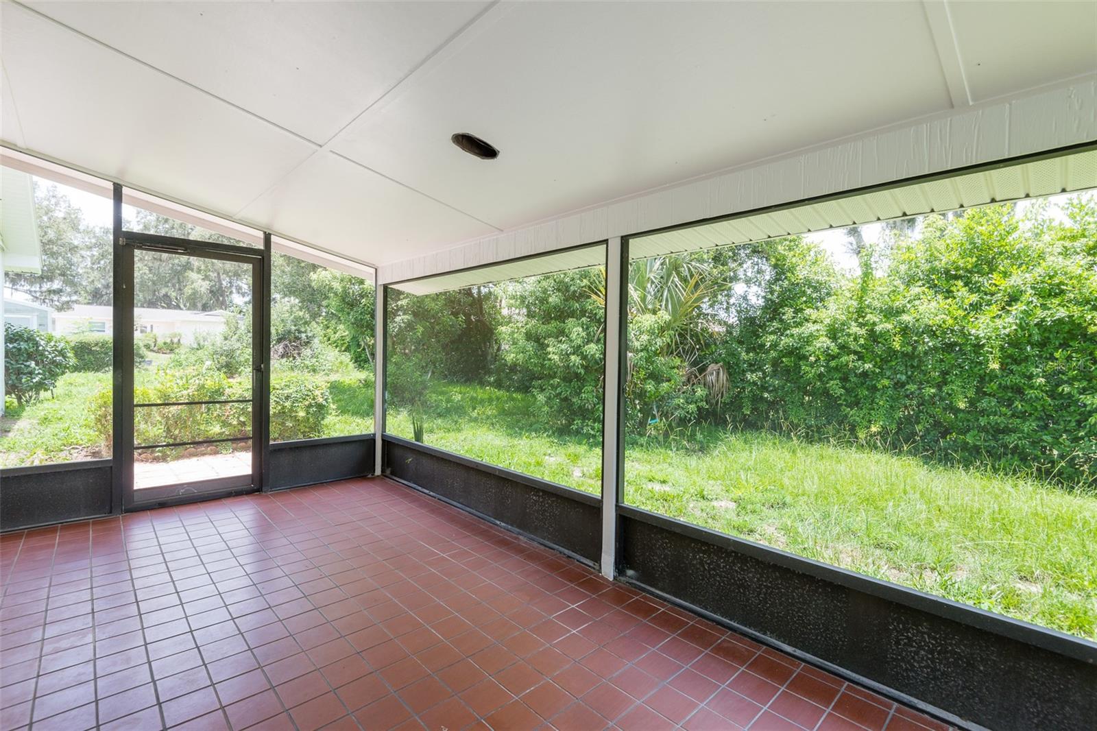 902 SHANGRI LA DR