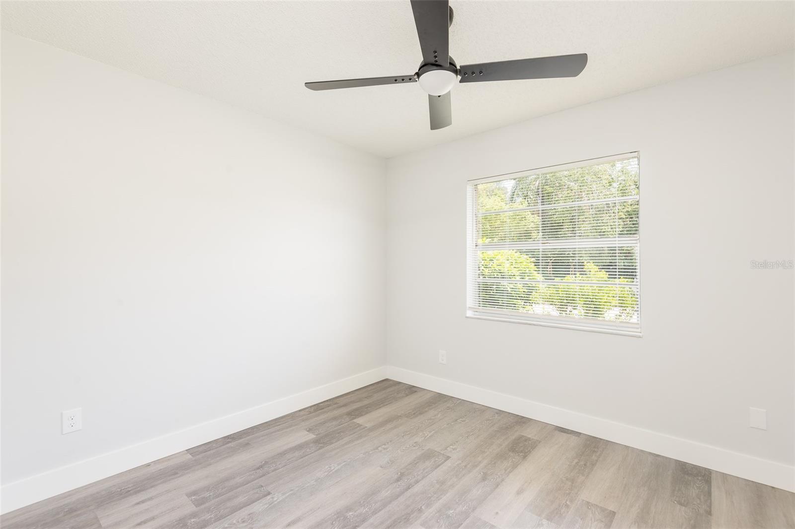 902 SHANGRI LA DR