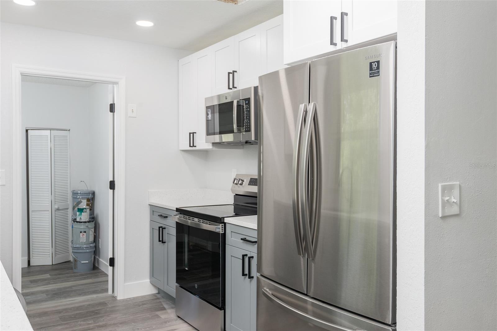 902 SHANGRI LA DR
