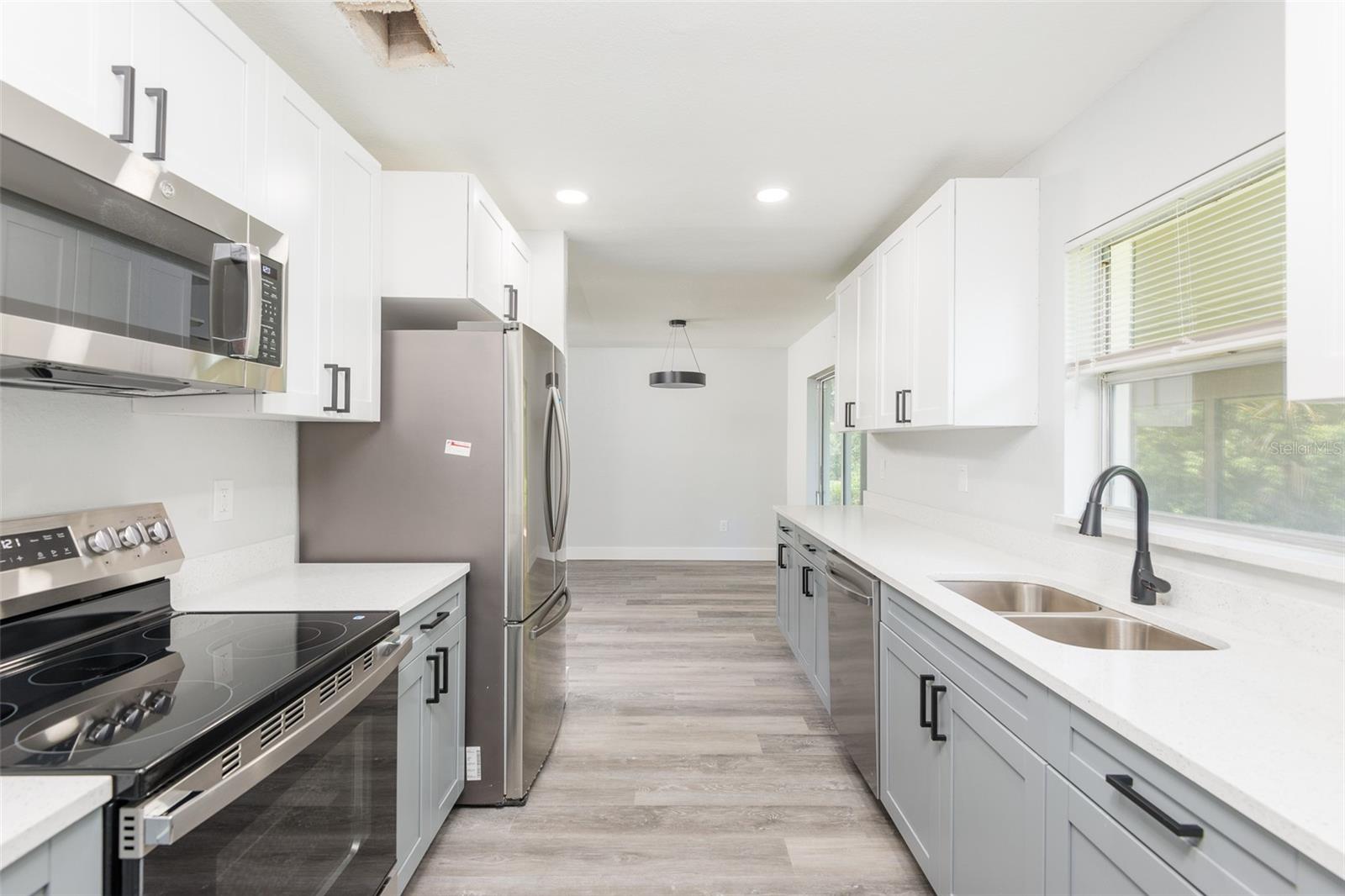 902 SHANGRI LA DR