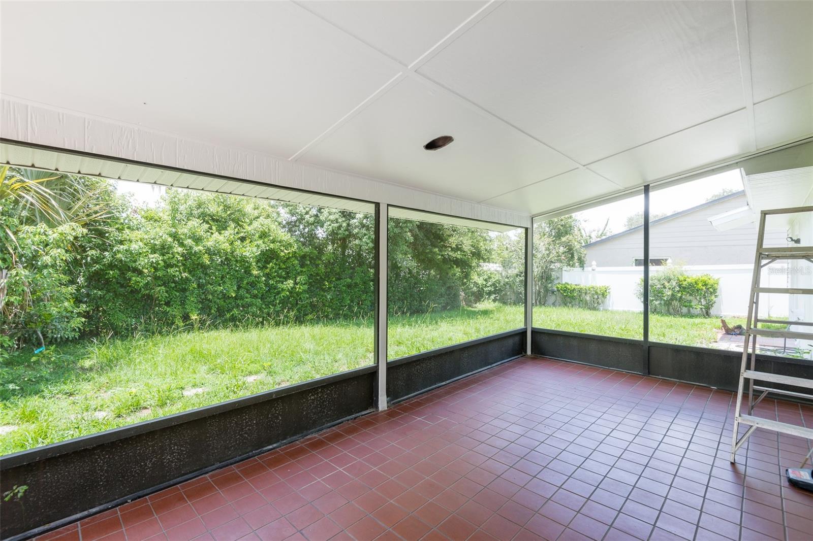 902 SHANGRI LA DR