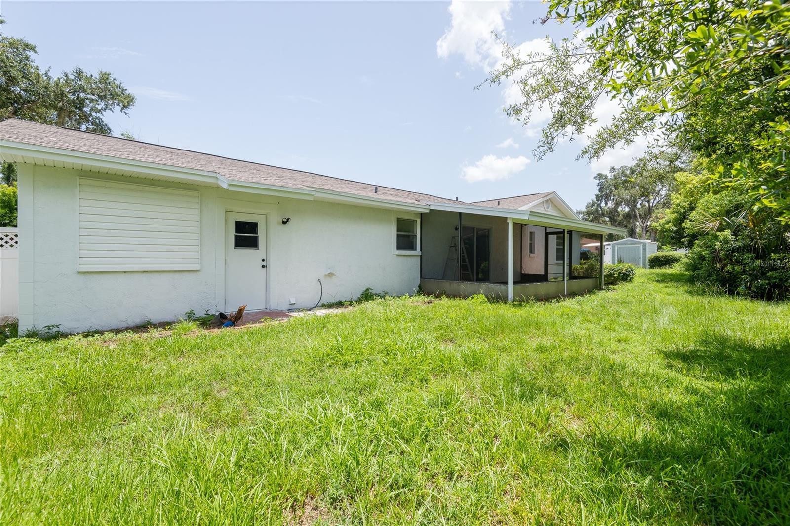 902 SHANGRI LA DR