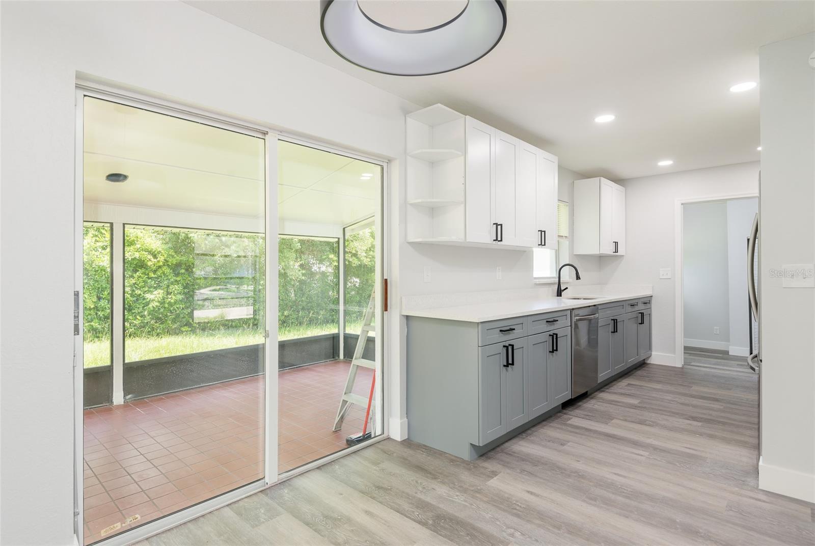 902 SHANGRI LA DR