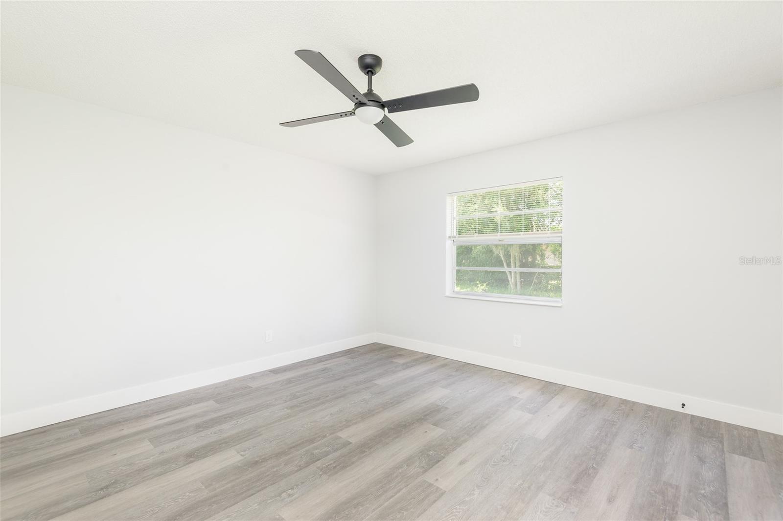 902 SHANGRI LA DR