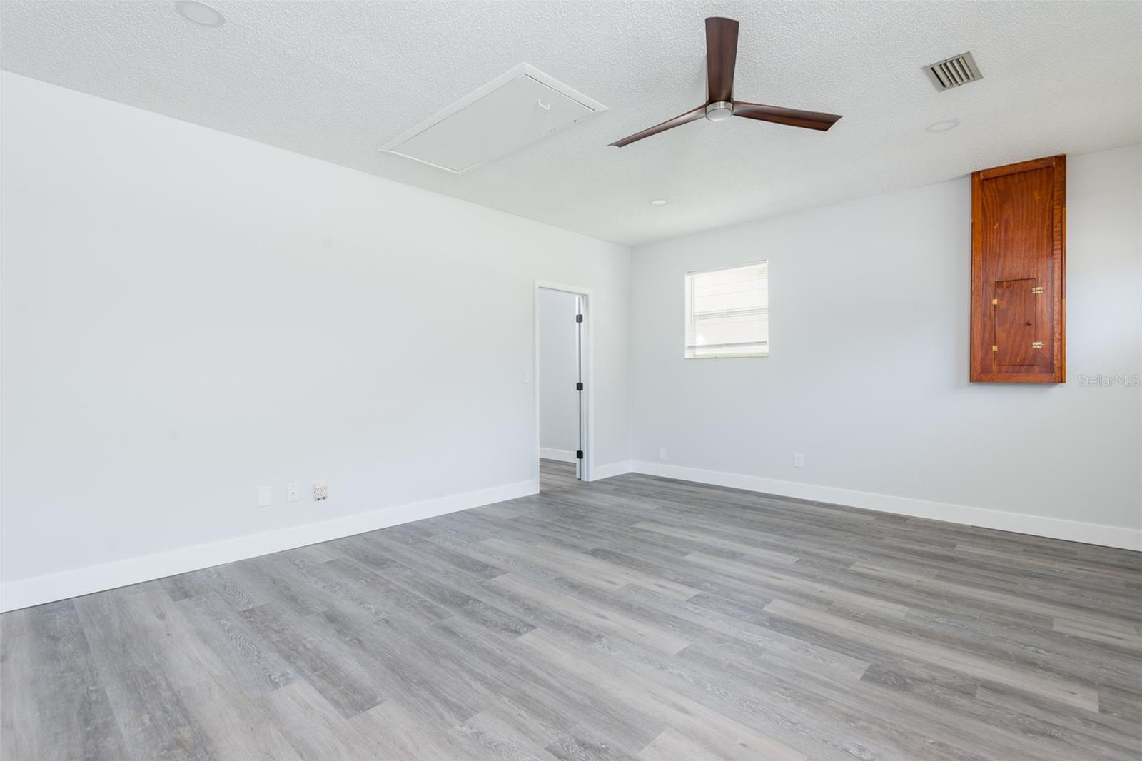 902 SHANGRI LA DR